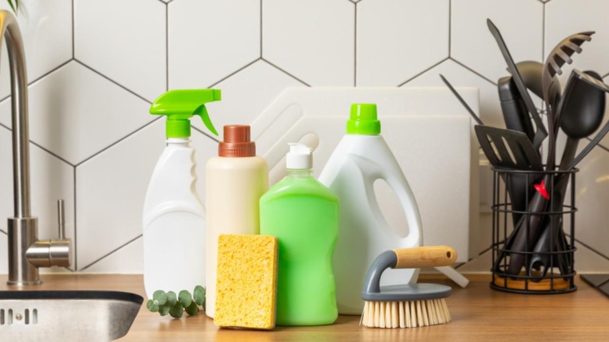 مواد شوینده چیست؟ راهنمای کامل انواع مواد شوینده و انتخاب بهترین گزینه